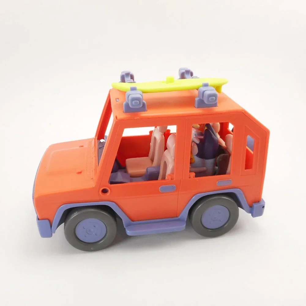 Bluey Heeler Family Cruiser Toy Car Set with 2 Action Figures Bluey and Bingo